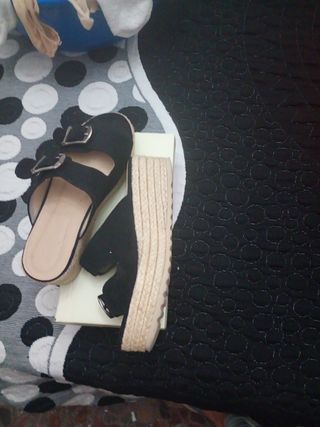 Sandalias de verano negras con hebillas