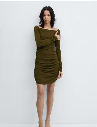 Vestido verde fruncido escote cuadrado