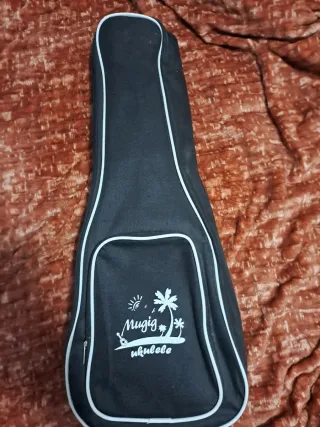 Ukelele de madera
