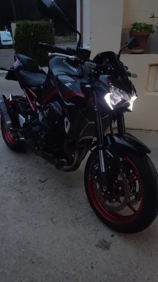 Kawasaki Z900 2021 Negra