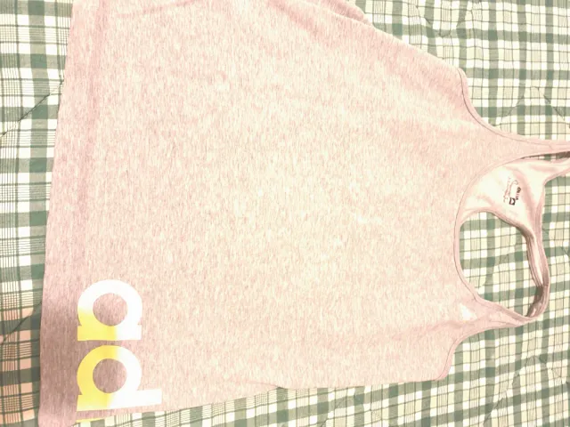 Camiseta Adidas Gris y Amarilla