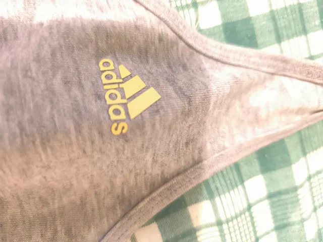 Camiseta Adidas Gris y Amarilla