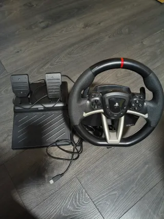 Volante Thrustmaster con pedali
