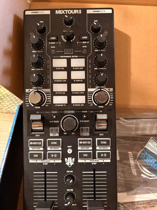 Controladora DJ Reloop Mixtour