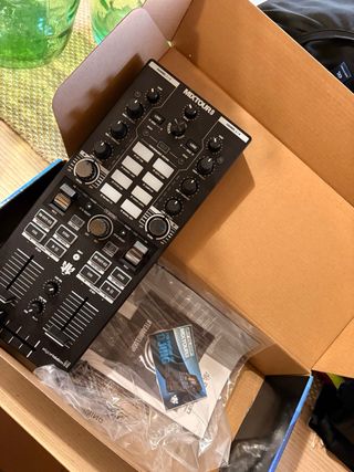 Controladora DJ Reloop Mixtour