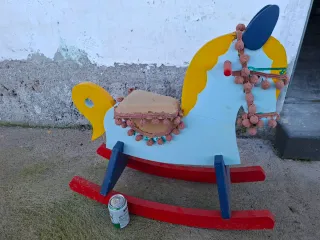 Caballito de madera para niños