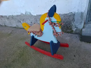Caballito de madera para niños