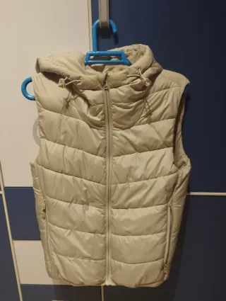 Chaleco Bershka beige talla XS niño