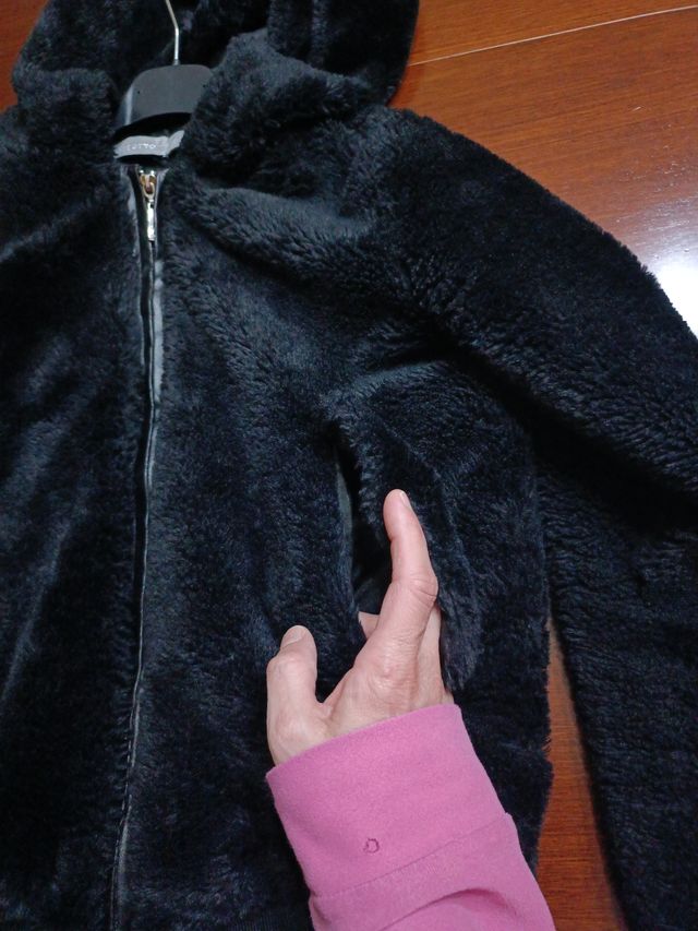 Giacca pelliccia sintetica nera con cappuccio