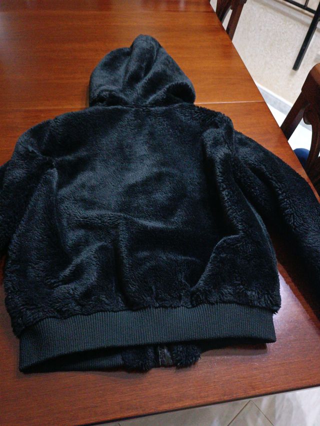 Giacca pelliccia sintetica nera con cappuccio