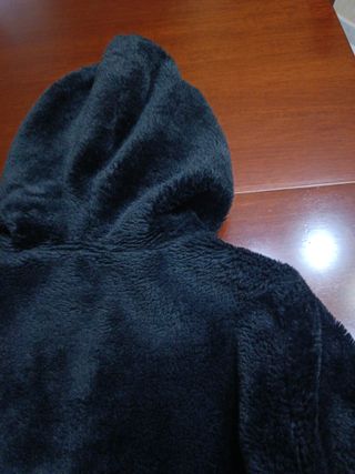 Giacca pelliccia sintetica nera con cappuccio
