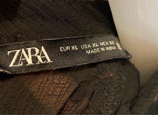 Blusa Zara negra bordada manga larga