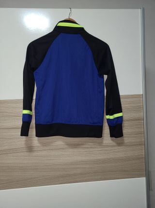 Chaqueta Nike azul y negra