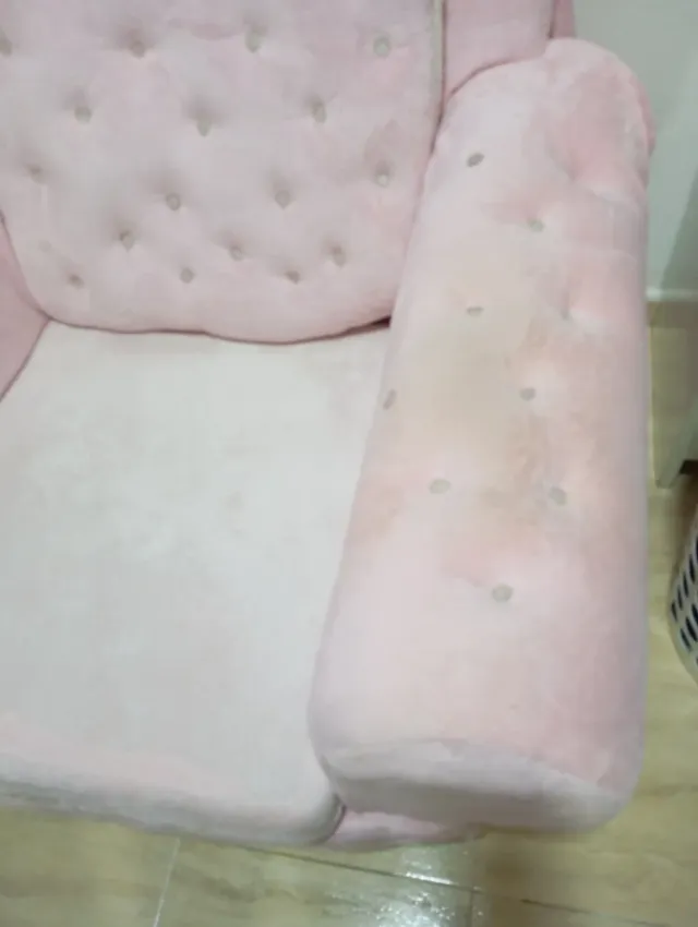 Sillón rosa de tela