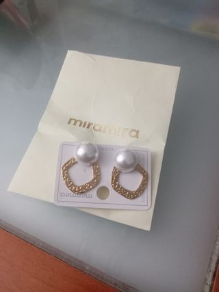 Pendientes Miramira dorados y blancos