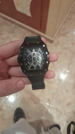 Reloj Negro y Plateado