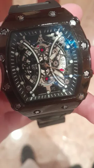 Reloj Negro y Plateado