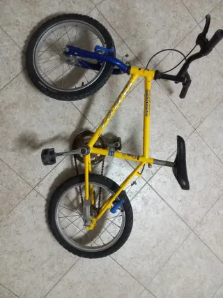Bicicleta infantil amarilla