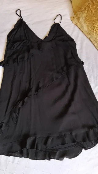 Vestido H&M volantes negro corto