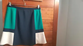Falda bloque de color verde y negro