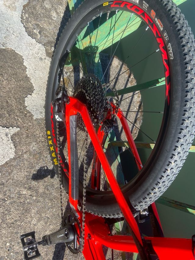 Bicicleta Orbea BTT Roja oiz 30 carbono