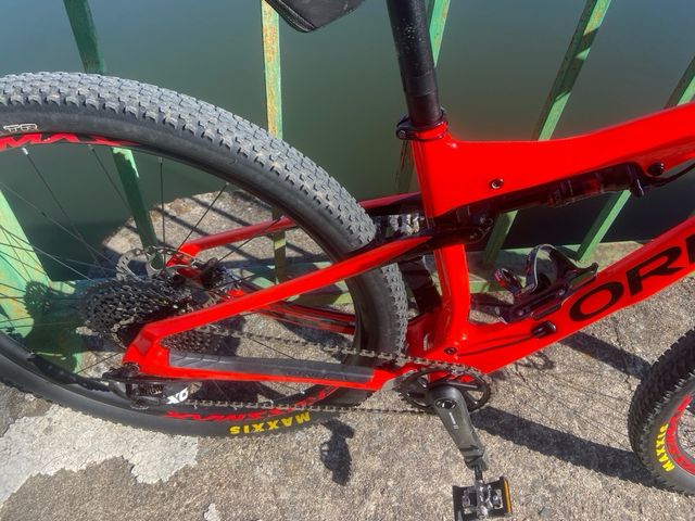 Bicicleta Orbea BTT Roja oiz 30 carbono