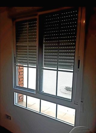 Ventana aluminio con persiana