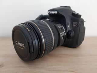 Canon EOS 60D + Objetivo EF-S 17-85mm + Accesorios