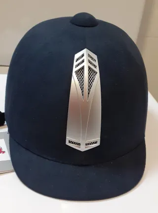 Casco de equitación azul marino. 