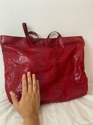 Bolso rojo efecto piel serpiente