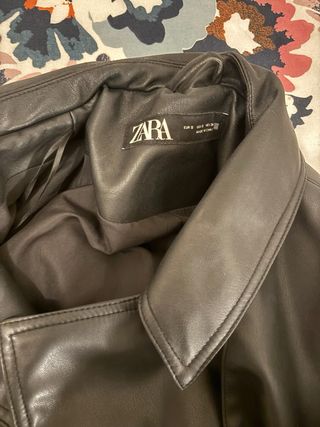 Cazadora efecto piel Zara