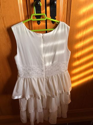 Vestido blanco niña con volantes y encaje
