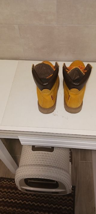 Botas de montaña mujer amarillas