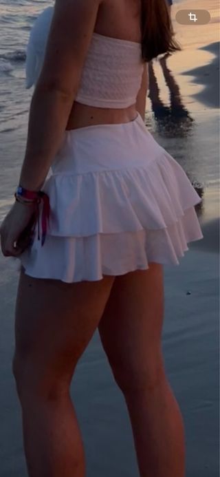 Falda blanca con doble volante