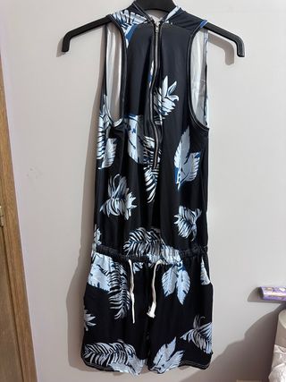 Mono corto verano con capucha