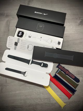 Apple Watch SE Edición Nike + 5 correas regalo