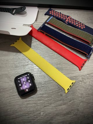 Apple Watch SE Edición Nike + 5 correas regalo