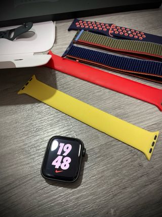 Apple Watch SE Edición Nike + 5 correas regalo