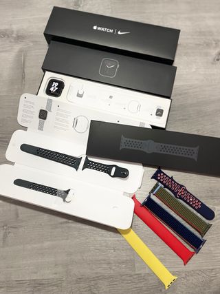 Apple Watch SE Edición Nike + 5 correas regalo