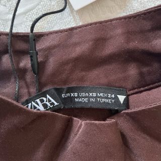Top blusa satén Zara manga larga marrón oscuro