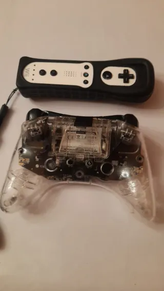 Wii Mote y Mando Afterglow Wii U Pro con LED