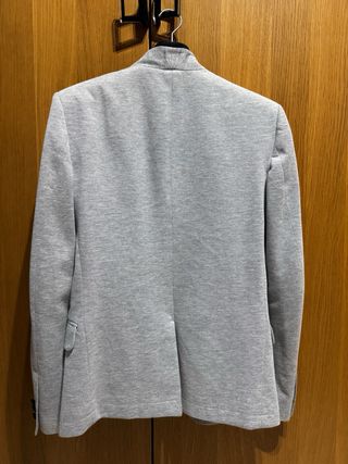 Americana traje gris y negra