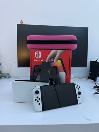 Nintendo Switch OLED + funda viaje