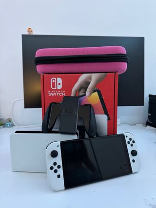 Nintendo Switch OLED + funda viaje