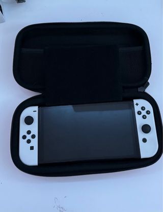 Nintendo Switch OLED + funda viaje