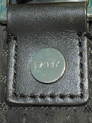 Bolso bandolera DKNY marrón pequeño