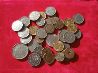 Lotto di 36 monete spagnole