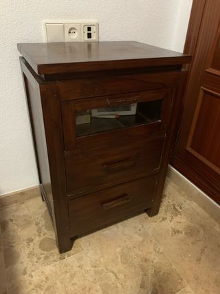 Comodini (2) in legno con vetro
