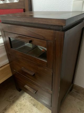 Comodini (2) in legno con vetro