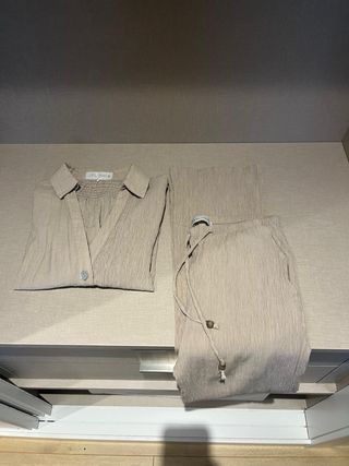 Conjunto Zara: Camisa y Pantalón Ancho Beige